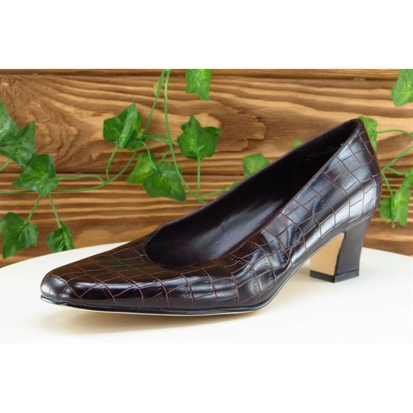 Carriage Court Women Sz 8.5 M‎ Brown Pump Synthetic Shoes - Picture 1 of 9